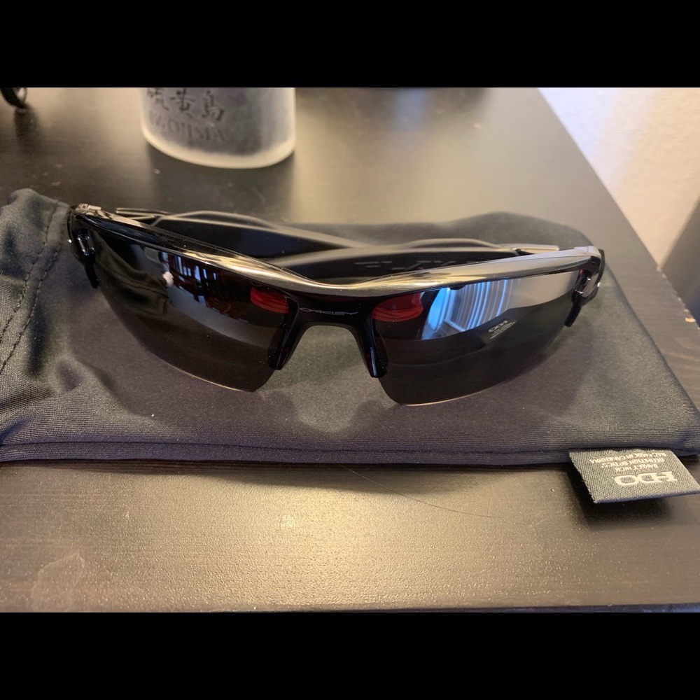 Black Iridium Polarized Oakley glasses